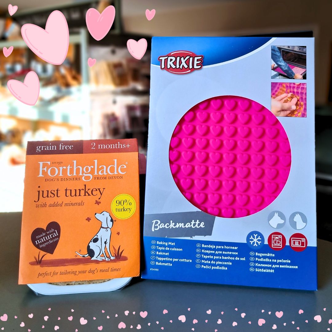 Valentines Trixie Baking Mat & Forthglade Bundle